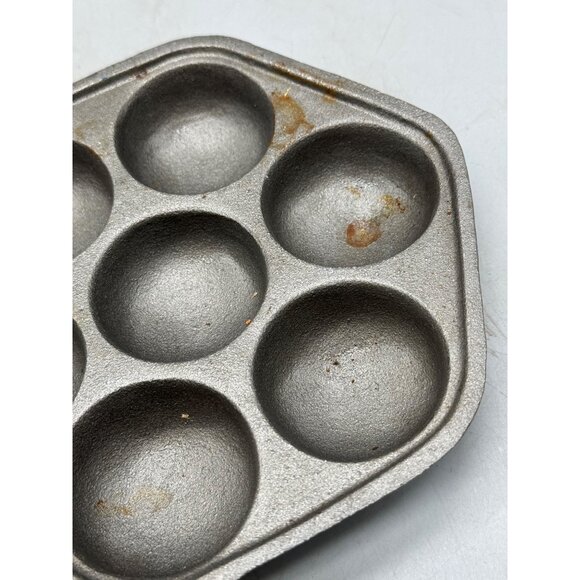 Cast Iron biscuit Pan With 7 Round Cups camping home use 6.5x11.5" handle READ - Picture 2 of 8